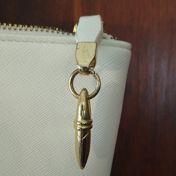 New Iman Elegant Winter White Handbag with Scarf Accent - Picture 3 of 13